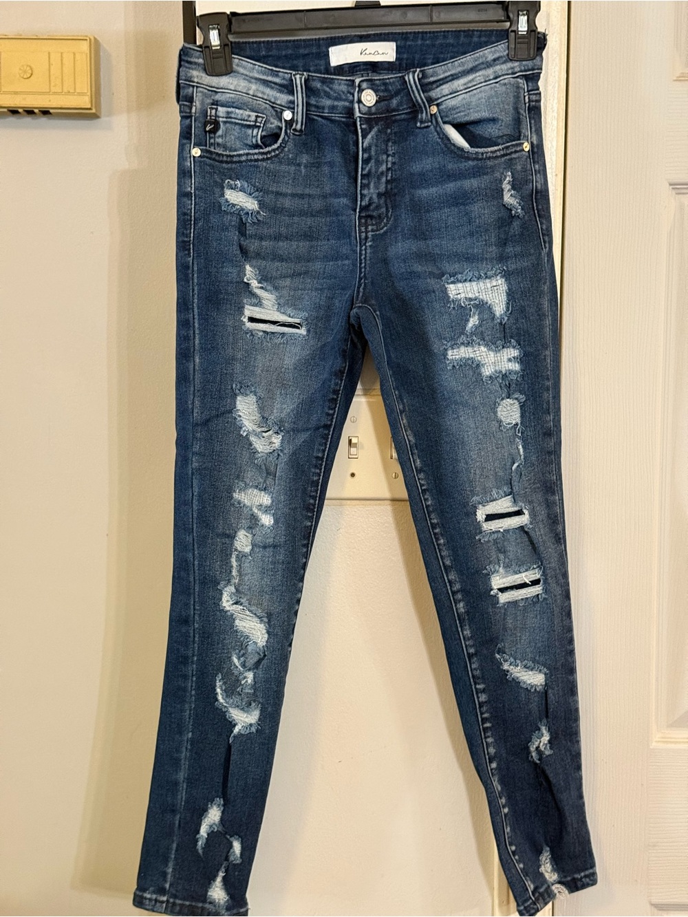 NWOT Kancan Sz 7/27 Distressed Women's Skinny Jeans - Dark Blue